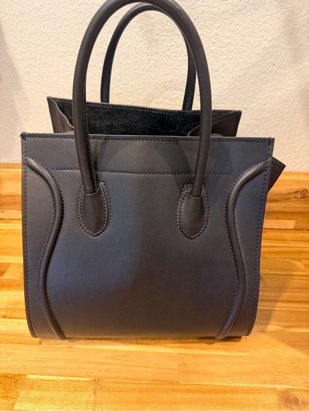 Celine Black Phantom Luggage Tote
Large Leather Handbag - Picture 6 of 9
